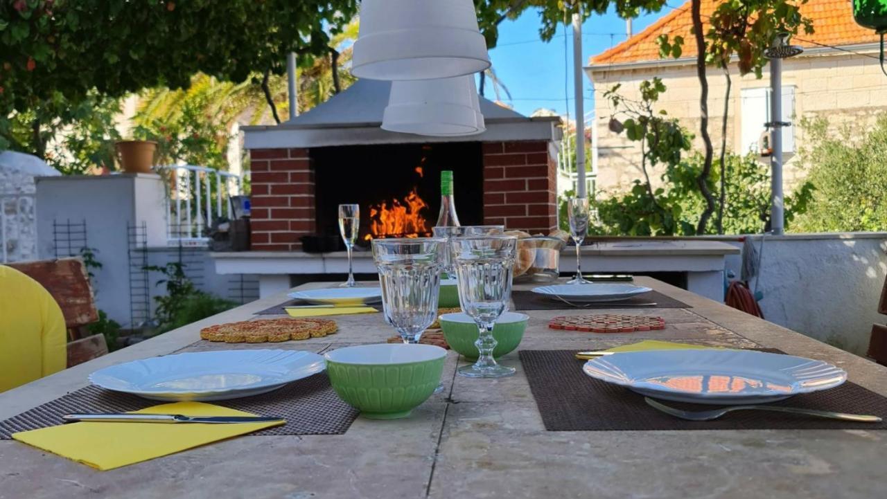Guesthouse Lidija Sutivan ภายนอก รูปภาพ